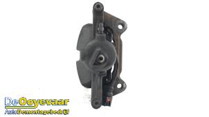 Used Front brake calliper, right Skoda Karoq 1.6 TDI 16V Price € 44,99 Margin scheme offered by Autodemontagebedrijf De Ooyevaar