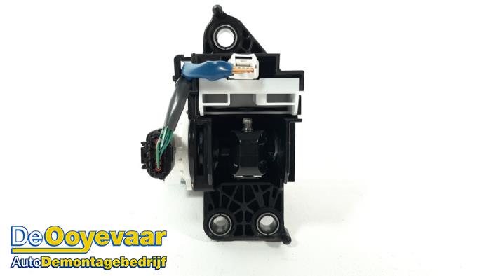 Automatic gear selector from a Toyota Auris Touring Sports (E18) 1.8 16V Hybrid 2019