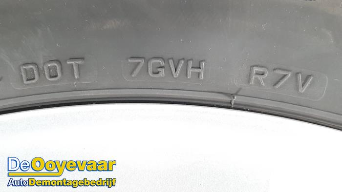 Jante + pneu d'hiver d'un BMW i3 (I01) i3 120Ah 2019