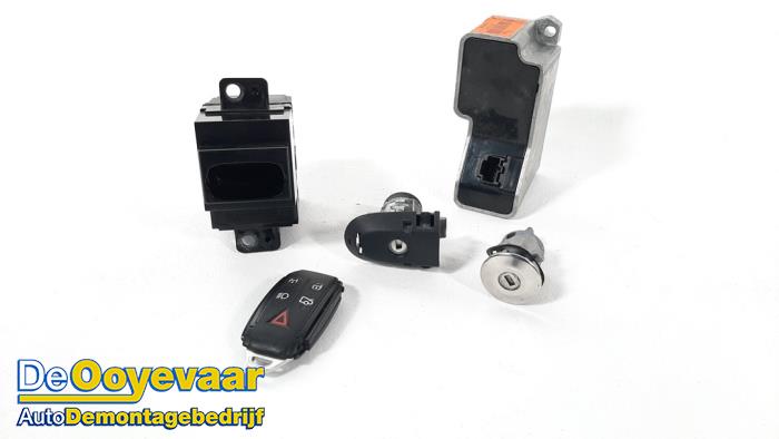 Used Ignition lock + computer Jaguar XF (CC9) 3.0 D V6 24V Price € 75,00 Margin scheme offered by Autodemontagebedrijf De Ooyevaar