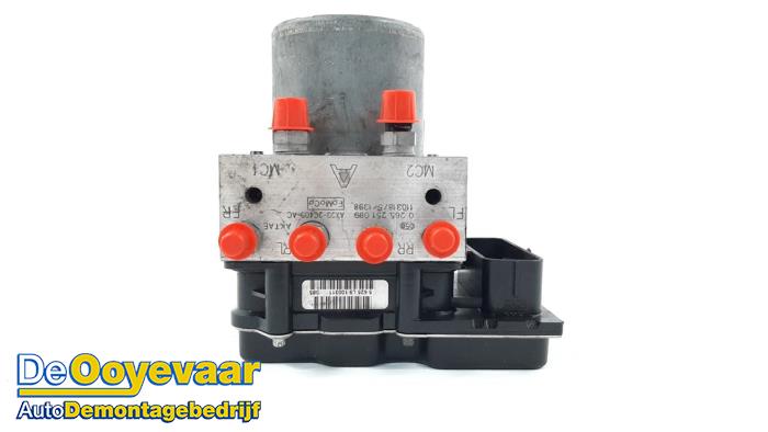 Begagnade ABS-pump Jaguar XF (CC9) 3.0 D V6 24V Pris € 49,99 Marginaltabell erbjuds av Autodemontagebedrijf De Ooyevaar