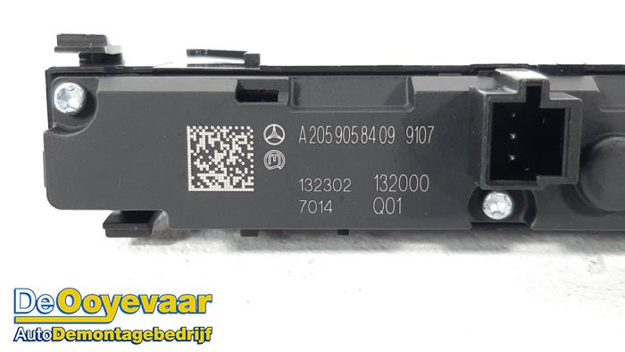 PDC switch from a Mercedes-Benz C (C205) C-300 2.0 Turbo 16V 2018