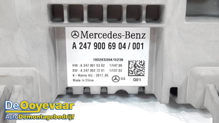 Instrument de bord d'un Mercedes-Benz A Limousine (177.1) 1.3 A-200 Turbo 2019