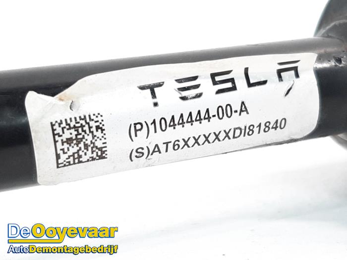 Bras de suspension bas arrière droit d'un Tesla Model 3 EV AWD 2019
