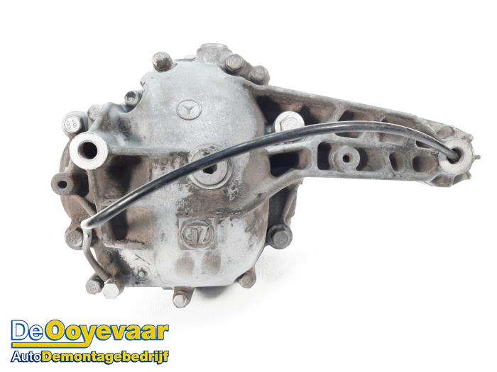 Rear differential from a Mercedes-Benz ML I (163) 400 4.0 CDI V8 32V 2004