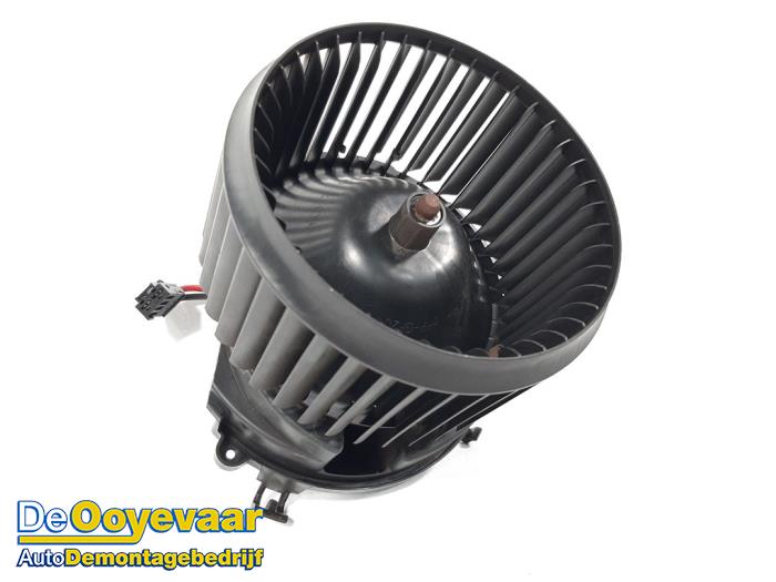 Motor de ventilador de calefactor de un BMW 2 serie Active Tourer (F45) 216d 1.5 TwinPower Turbo 12V 2016
