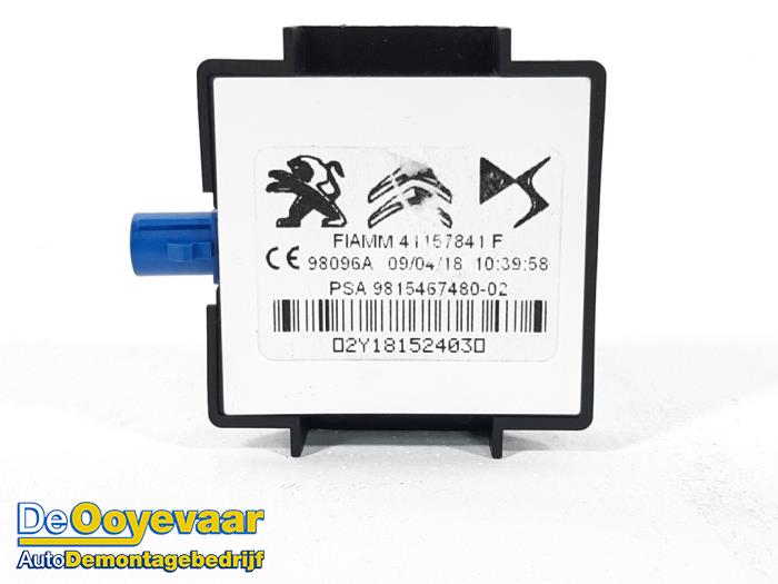 Używane Antena Peugeot 3008 II (M4/MC/MJ/MR) 1.2 12V e-THP PureTech 130 Cena € 15,00 Procedura marży oferowane przez Autodemontagebedrijf De Ooyevaar