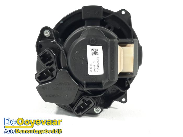 Heating and ventilation fan motor from a Renault Clio V (RJAB) 1.0 TCe 100 12V 2020