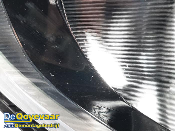 Headlight, left from a Hyundai i20 (GBB) 1.0 T-GDI 100 12V 2019