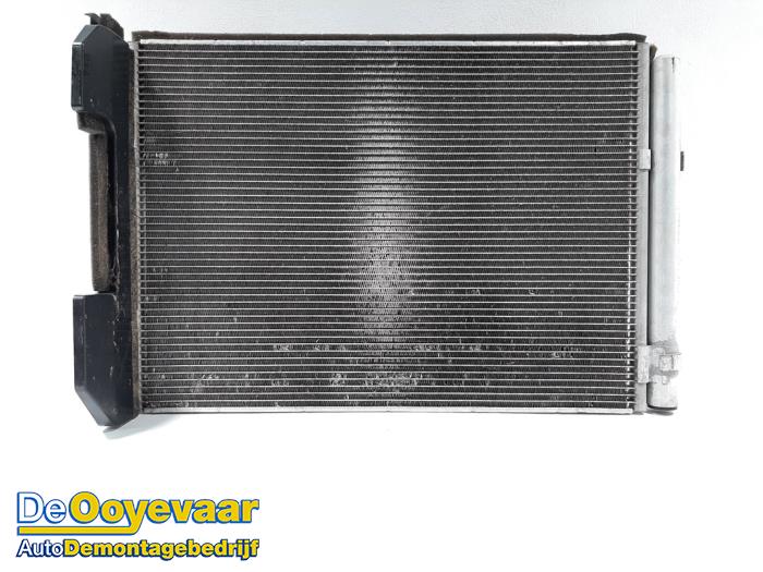 Air conditioning condenser from a Kia Stonic (YB) 1.6 CRDi VGT 16V 2018