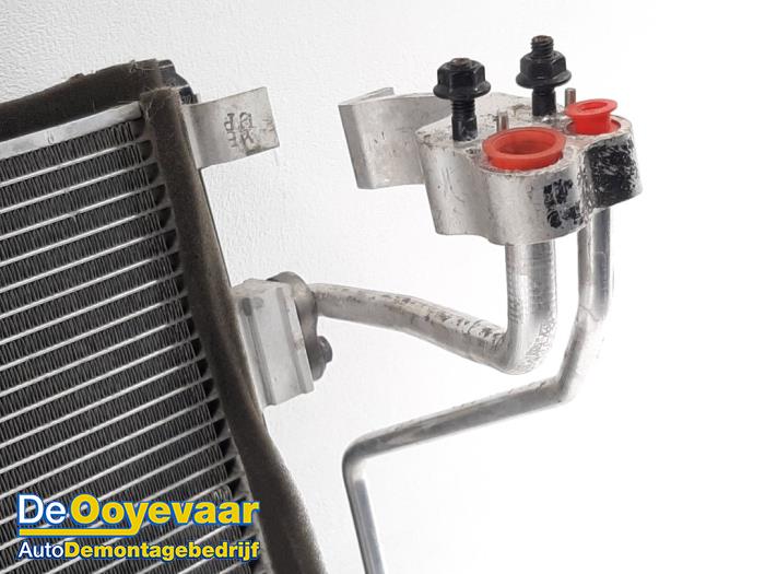 Condensador de aire acondicionado de un Kia Stonic (YB) 1.6 CRDi VGT 16V 2018