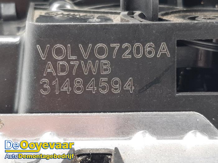 Tailgate lock mechanism from a Volvo S90 II 2.0 D4 16V 2017