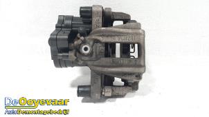 Used Rear brake calliper, left Volkswagen Caddy Cargo V (SBA/SBH) 2.0 TDI BlueMotionTechnology Price € 89,99 Margin scheme offered by Autodemontagebedrijf De Ooyevaar