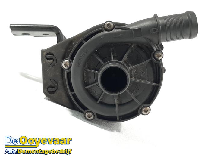 Additional water pump from a Renault Megane IV Estate (RFBK) 1.7 Blue dCi 150 2020