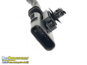 Lambda probe from a Opel Crossland (X) 1.2 12V 2020