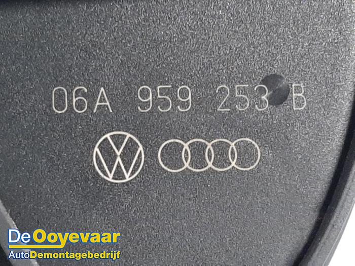 Pompe secondaire d'un Volkswagen Golf IV (1J1) 2.3 V5 GTI 20V 2003