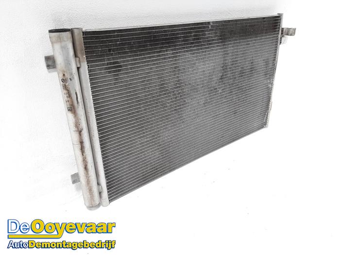 Air conditioning condenser from a BMW 5 serie (G30) M550i xDrive 4.4 V8 32V TwinPower Turbo 2017