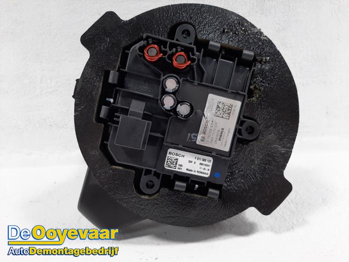 Heating and ventilation fan motor from a BMW 5 serie (G30) M550i xDrive 4.4 V8 32V TwinPower Turbo 2017