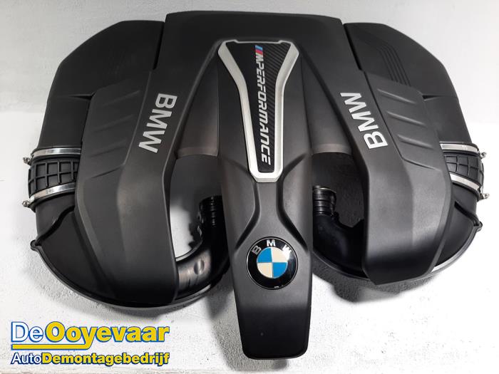 Air box from a BMW 5 serie (G30) M550i xDrive 4.4 V8 32V TwinPower Turbo 2017