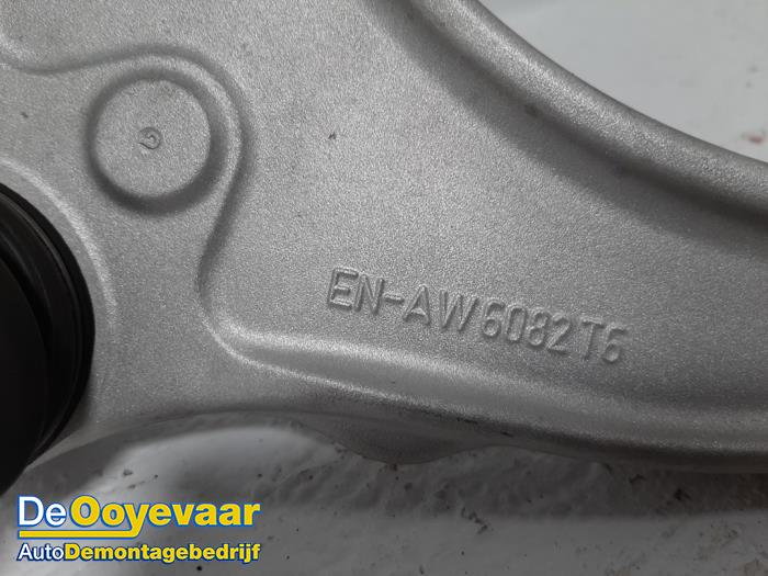 Front upper wishbone, left from a BMW 5 serie (G30) M550i xDrive 4.4 V8 32V TwinPower Turbo 2017