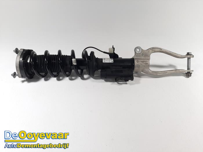 Front shock absorber rod, left from a BMW 5 serie (G30) M550i xDrive 4.4 V8 32V TwinPower Turbo 2017