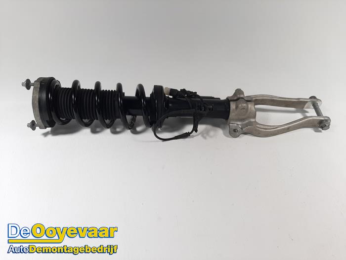 Front shock absorber rod, left from a BMW 5 serie (G30) M550i xDrive 4.4 V8 32V TwinPower Turbo 2017