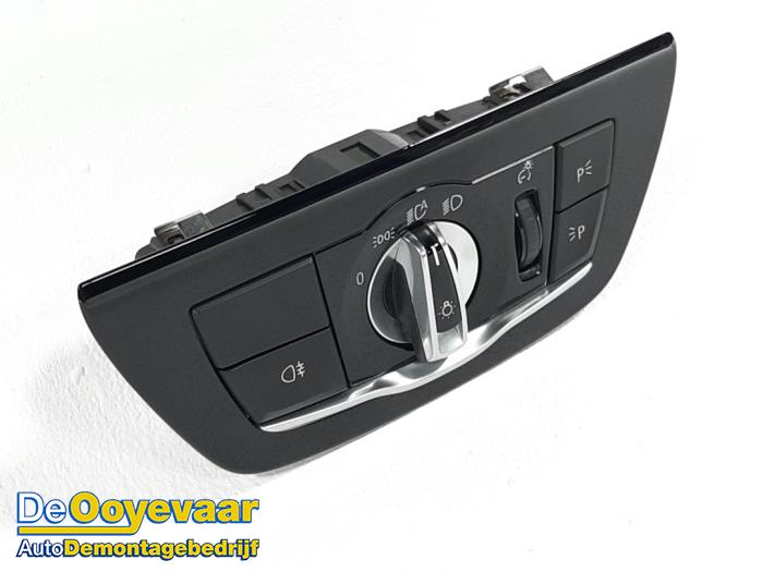 Light switch from a BMW 5 serie (G30) M550i xDrive 4.4 V8 32V TwinPower Turbo 2017