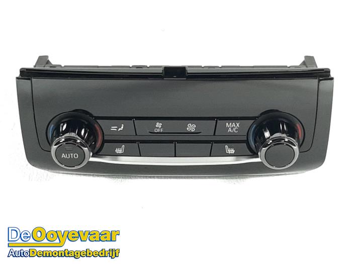 Heater control panel from a BMW 5 serie (G30) M550i xDrive 4.4 V8 32V TwinPower Turbo 2017