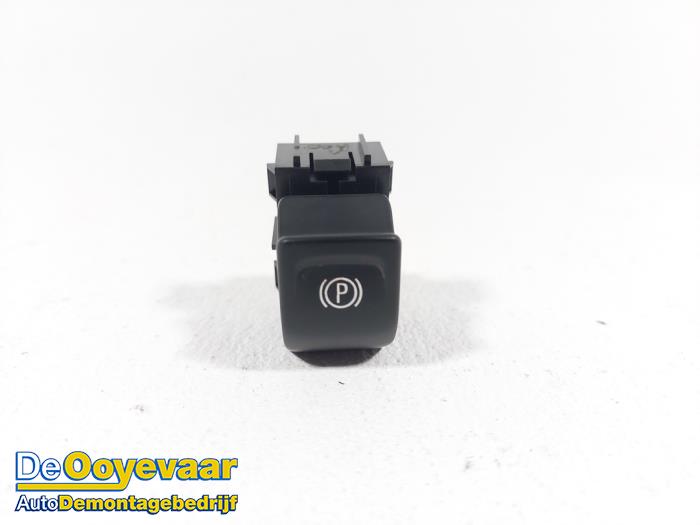 Używane Przelacznik hamulca postojowego Opel Insignia Grand Sport 2.0 D 16V Cena € 5,00 Procedura marży oferowane przez Autodemontagebedrijf De Ooyevaar