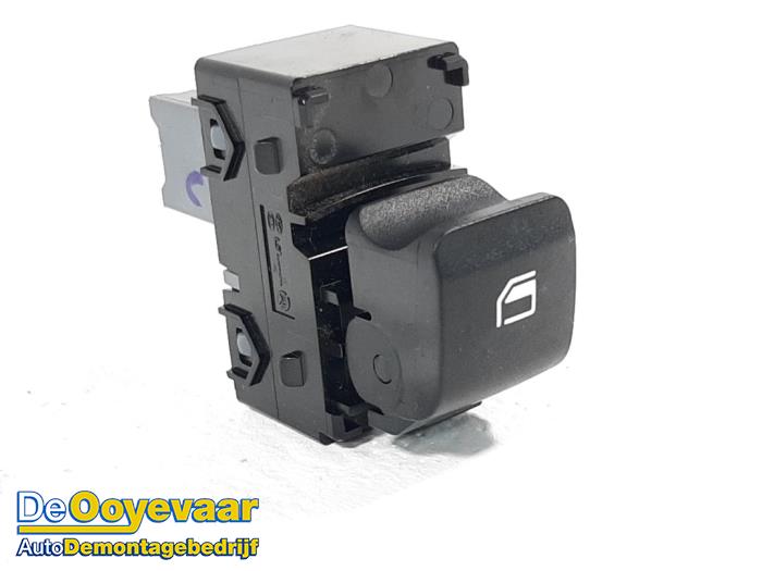 Electric window switch from a Hyundai i20 (BC3) 1.2 16V 2022