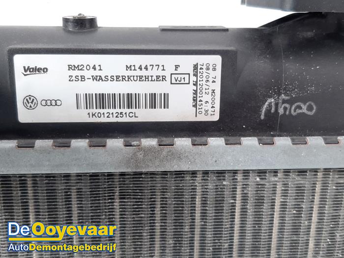 Radiator from a Skoda Yeti (5LAC) 1.2 TSI 16V 2012