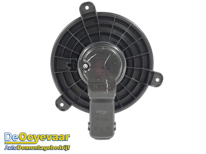 Heating and ventilation fan motor from a Mitsubishi Eclipse Cross (GK/GL) 2.2 DI-D 16V 4WD 2017