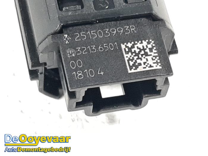 Start/stop switch from a Renault Captur II (RJB) 1.3 TCE 130 16V 2020