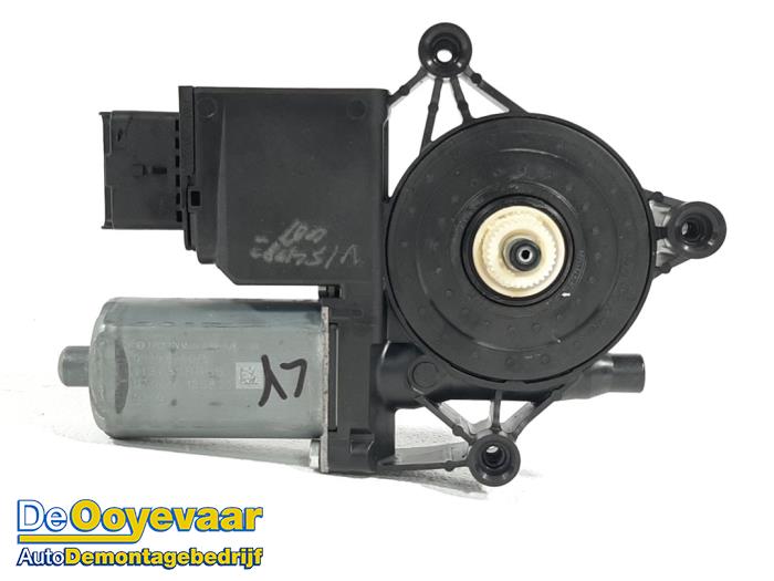Usados Motor de ventanilla de puerta Opel Crossland (X) 1.5 CDTI 100 Precio € 29,99 Norma de margen ofrecido por Autodemontagebedrijf De Ooyevaar