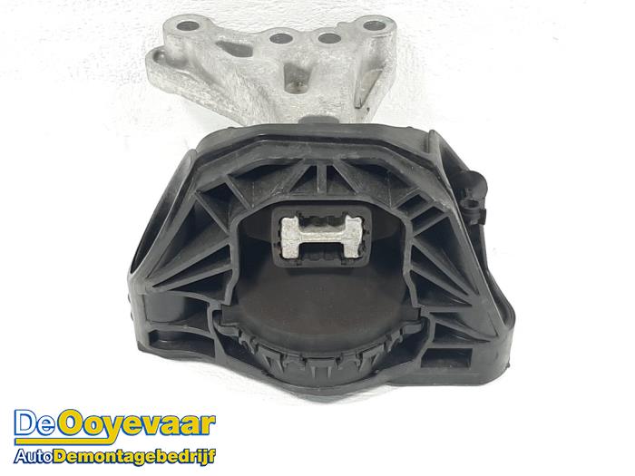 Used Engine mount Opel Crossland (X) 1.2 12V Price € 9,99 Margin scheme offered by Autodemontagebedrijf De Ooyevaar