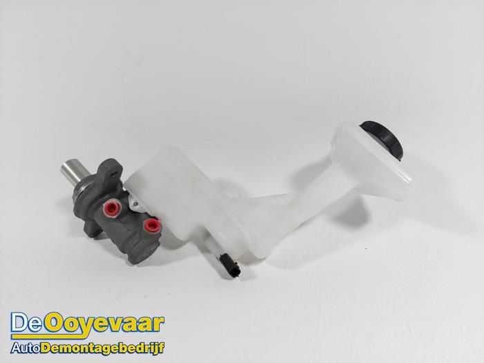 Master cylinder from a Renault Koleos II (RZGH) 1.7 Blue dCi 150 2020