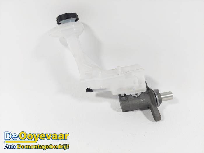 Master cylinder from a Renault Koleos II (RZGH) 1.7 Blue dCi 150 2020