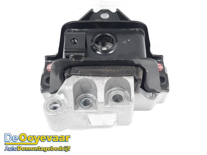 Engine mount from a Mitsubishi Eclipse Cross (GK/GL) 2.4 16V PHEV 4x4 2019
