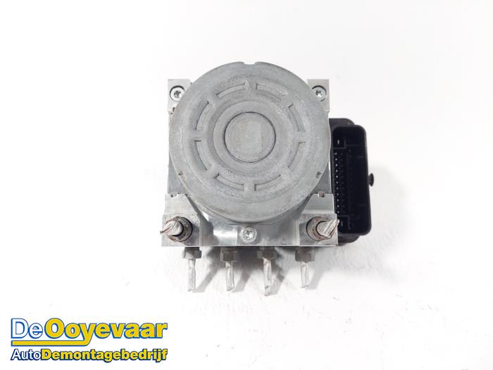 ABS pump from a Renault Espace (RFCJ) 1.6 Energy dCi 160 EDC 2020