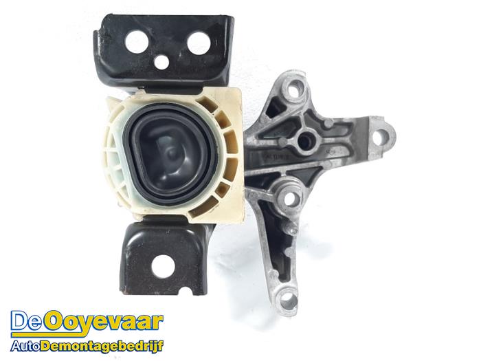 Engine mount from a Dacia Duster (SR) 1.5 dCi 109 4x4 2021
