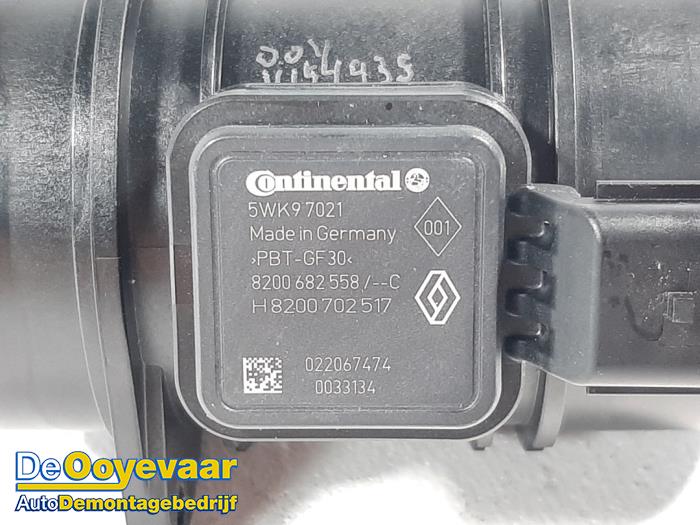 Airflow meter from a Dacia Duster (SR) 1.5 dCi 109 4x4 2021