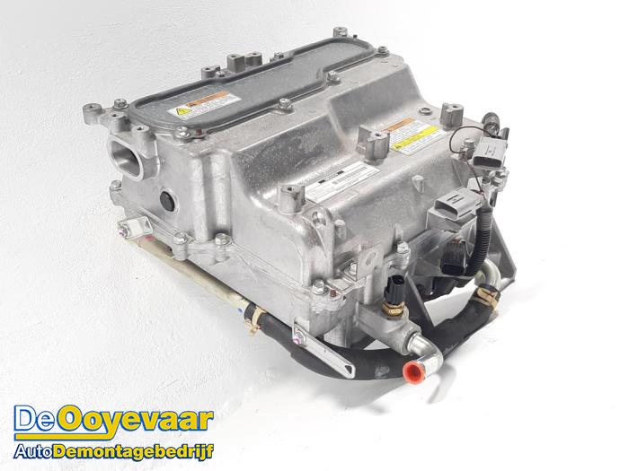 Inverter (Hybrid) from a Mitsubishi Outlander (GF/GG) 2.0 16V PHEV 4x4 2016