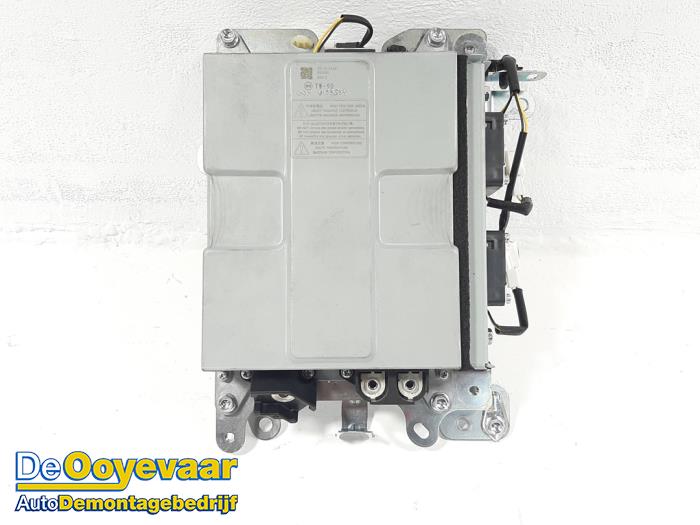 Używane DC/CD konwertor Mitsubishi Outlander (GF/GG) 2.0 16V PHEV 4x4 Cena € 69,99 Procedura marży oferowane przez Autodemontagebedrijf De Ooyevaar