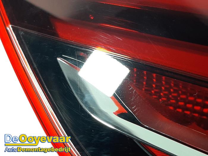 Luz trasera derecha de un Opel Insignia Grand Sport 1.5 CDTI 12V 2020