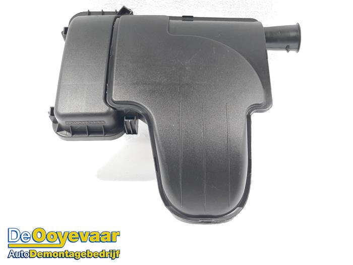 Begagnade Luftfilterhus Peugeot 107 1.0 12V Pris € 9,99 Marginaltabell erbjuds av Autodemontagebedrijf De Ooyevaar