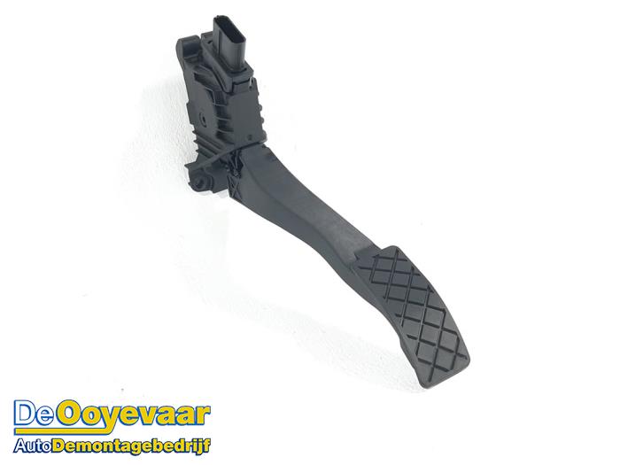 Accelerator pedal from a Volkswagen Tiguan (AD1) 1.4 TSI 16V 2018