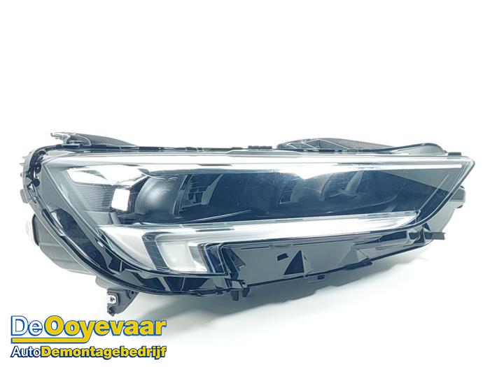 Używane Reflektor prawy Opel Insignia Grand Sport 1.5 CDTI 12V Cena € 299,99 Procedura marży oferowane przez Autodemontagebedrijf De Ooyevaar