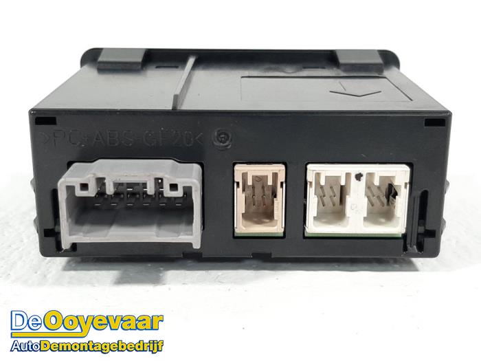 Conexión AUX-USB de un Mazda 2 (DJ/DL) 1.5 SkyActiv-G 75 2021