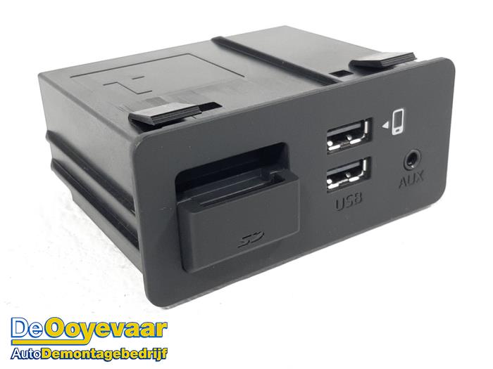 Conexión AUX-USB de un Mazda 2 (DJ/DL) 1.5 SkyActiv-G 75 2021