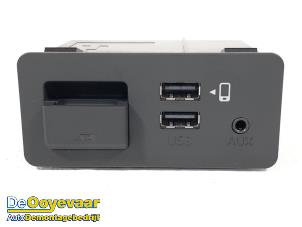 Used AUX / USB connection Mazda 2 (DJ/DL) 1.5 SkyActiv-G 75 Price € 174,99 Margin scheme offered by Autodemontagebedrijf De Ooyevaar